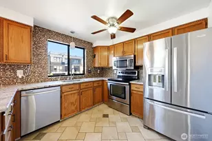 1011 N 28th Pl, Renton, WA 98056 - Photo 11