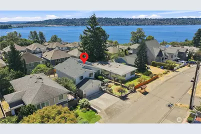 1011 N 28th Place, Renton, WA 98056 - Photo 1