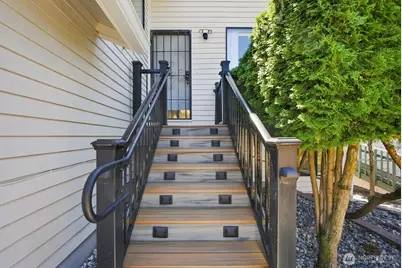 1011 N 28th Place, Renton, WA 98056 - Photo 3