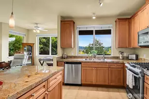 6800 132nd Pl SE, Newcastle, WA 98059 - Photo 5