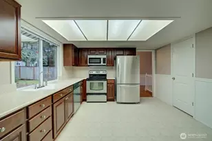 16611 NE 48th Ct, Redmond, WA 98052 - Photo 9