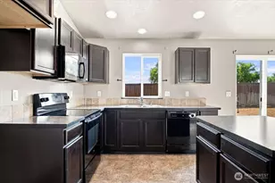 462 E 15th Pl, Kennewick, WA 99337 - Photo 9