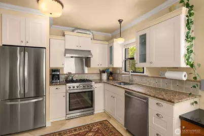 7965 Seward Park Avenue S, Seattle, WA 98118 - Photo 13