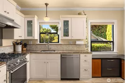 7965 Seward Park Avenue S, Seattle, WA 98118 - Photo 15