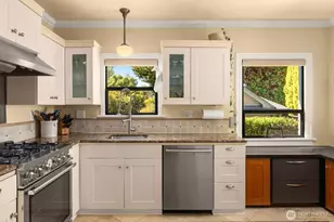 7965 Seward Park Ave S, Seattle, WA 98118 - Photo 15
