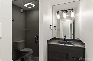 2100 3rd Ave, Seattle, WA 98121 - Photo 17