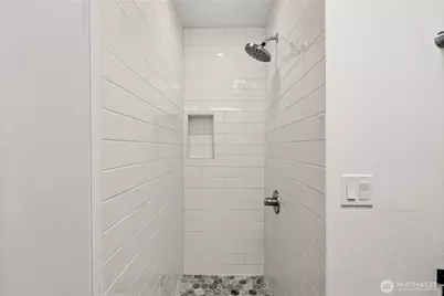 4019 Robin Road W, University Place, WA 98466 - Photo 23