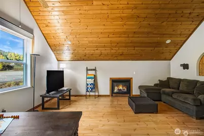 330 Keechelus Drive, Snoqualmie Pass, WA 98068 - Photo 15