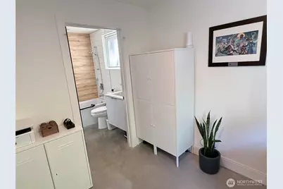105 NE 40th Street, Seattle, WA 98105 - Photo 15
