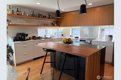 105 NE 40th Street, Seattle, WA 98105 - Photo 3