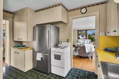 9035 11th Avenue NW, Seattle, WA 98117 - Photo 11