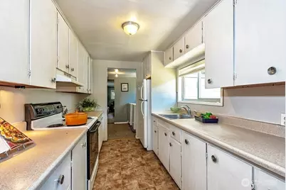 22910 Edmonds Way, Edmonds, WA 98020 - Photo 17