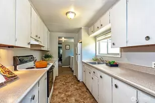 22910 Edmonds Way, Edmonds, WA 98020 - Photo 17