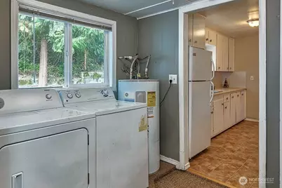 22910 Edmonds Way, Edmonds, WA 98020 - Photo 19