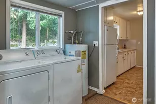 22910 Edmonds Way, Edmonds, WA 98020 - Photo 19
