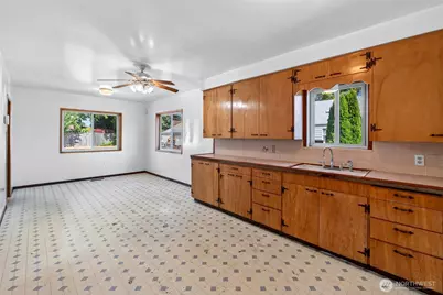 1323 E 56th Street, Tacoma, WA 98404 - Photo 5