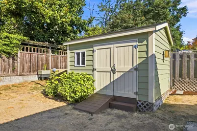 4117 Eastern Avenue N, Seattle, WA 98103 - Photo 29