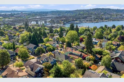 4117 Eastern Avenue N, Seattle, WA 98103 - Photo 35