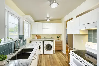 3707 SW 105th Street, Seattle, WA 98146 - Photo 9