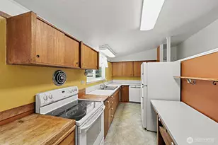 3827 S 176th St, Seattle, WA 98188 - Photo 7