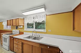 3827 S 176th St, Seattle, WA 98188 - Photo 9