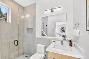 1216 NE 100th St, Seattle, WA 98125 - Photo 9