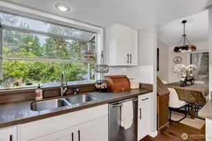 15228 SE 49th St, Bellevue, WA 98006 - Photo 11