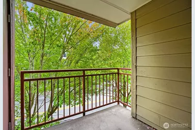 8745 Greenwood Avenue N #409, Seattle, WA 98103 - Photo 19
