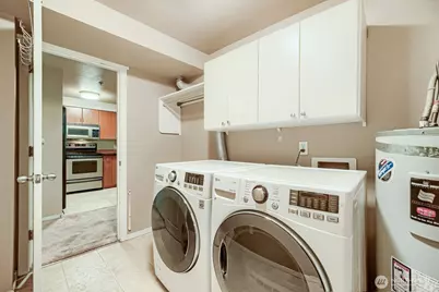 8745 Greenwood Avenue N #409, Seattle, WA 98103 - Photo 17