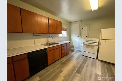 114 Wells Avenue S, Renton, WA 98057 - Photo 3