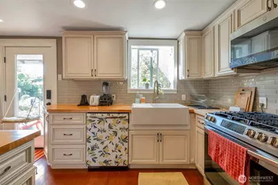 937 N 88th Street, Seattle, WA 98103 - Photo 7