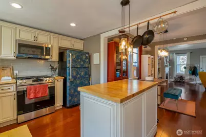 937 N 88th Street, Seattle, WA 98103 - Photo 9
