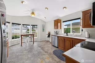 5806 89th St Ct E, Puyallup, WA 98371 - Photo 9