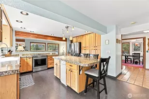 1305 NW Mountain View Rd, Silverdale, WA 98383 - Photo 9