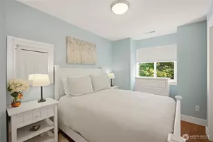 6800 Oswego Pl NE, Seattle, WA 98115 - Photo 19