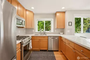 6800 Oswego Pl NE, Seattle, WA 98115 - Photo 7