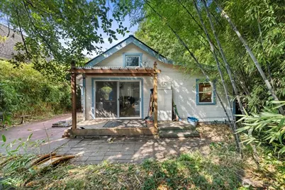 8730 Palatine Avenue N, Seattle, WA 98103 - Photo 1