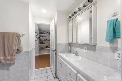 8730 Palatine Avenue N, Seattle, WA 98103 - Photo 5