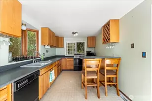8730 Palatine Ave N, Seattle, WA 98103 - Photo 11