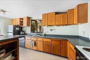 8730 Palatine Ave N, Seattle, WA 98103 - Photo 13