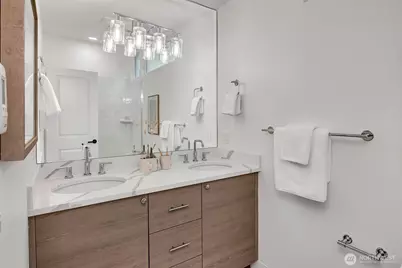 2434 73rd Avenue SE, Mercer Island, WA 98040 - Photo 17