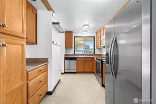 988 Ridgeway Dr, Oak Harbor, WA 98277 - Photo 9