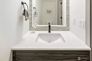 539 S Cloverdale St, Seattle, WA 98108 - Photo 9