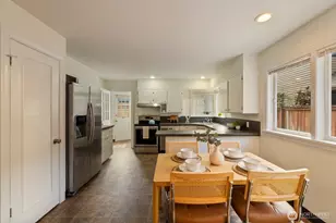 819 NE 100th St, Seattle, WA 98125 - Photo 7
