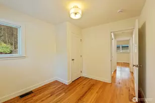 819 NE 100th St, Seattle, WA 98125 - Photo 15