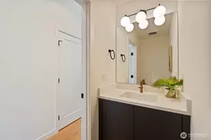 815 NE 100th St, Seattle, WA 98125 - Photo 9