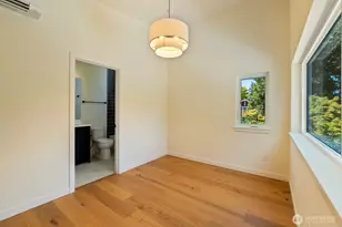 815 NE 100th St, Seattle, WA 98125 - Photo 15