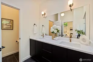 817 NE 100th St, Seattle, WA 98125 - Photo 15