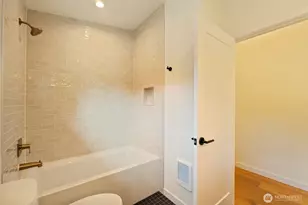 817 NE 100th St, Seattle, WA 98125 - Photo 19