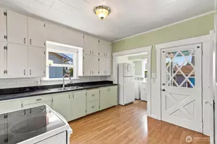 2716 Leonard Dr, Everett, WA 98201 - Photo 9